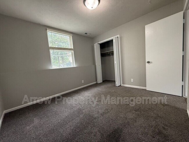 Building Photo - 808 Peach St
