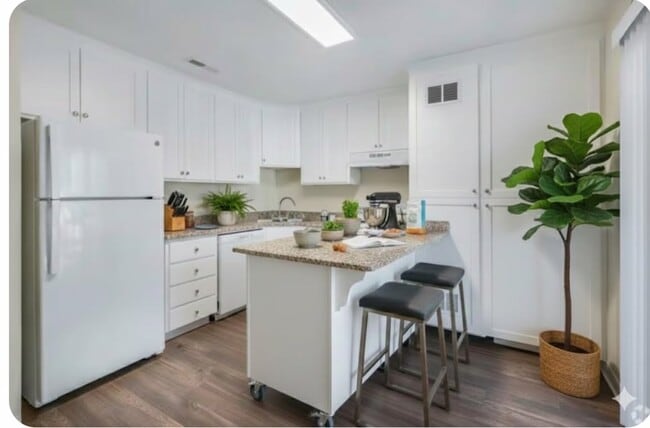 Kitchen- staged - Summer Village Apartments