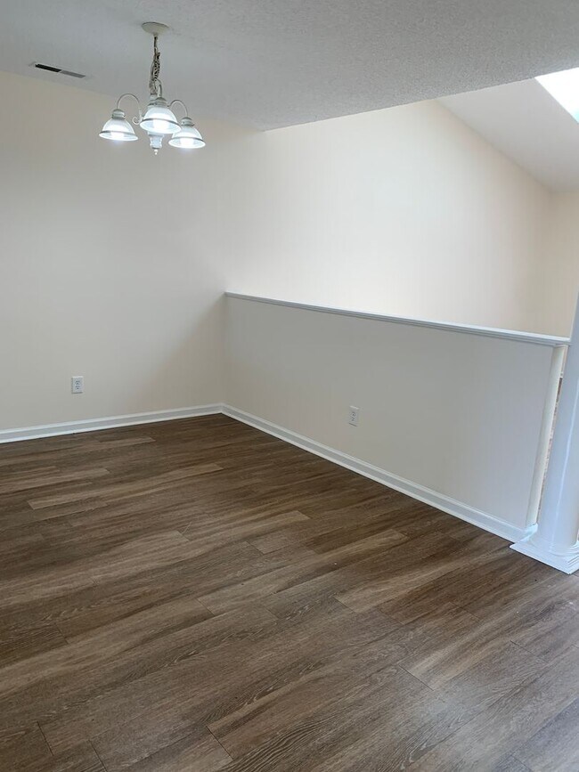 Building Photo - 2 Bedroom, 2 Bath Condo in Holton Place - ...