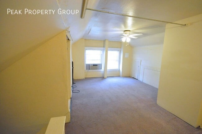 Foto del edificio - 2074-2078 Summit Street-2078 Summit Street- 4 bedroom