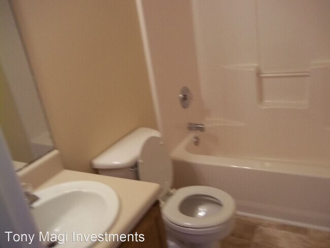 Foto del edificio - 5 br, 3 bath House - 111 E. Mt. Zion Church