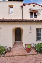 Building Photo - 549 Ficus Terrace