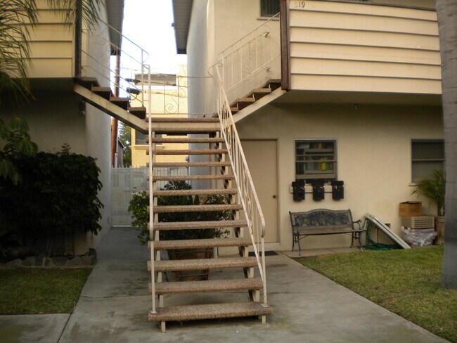 Building Photo - Downtown Huntington Beach Unit