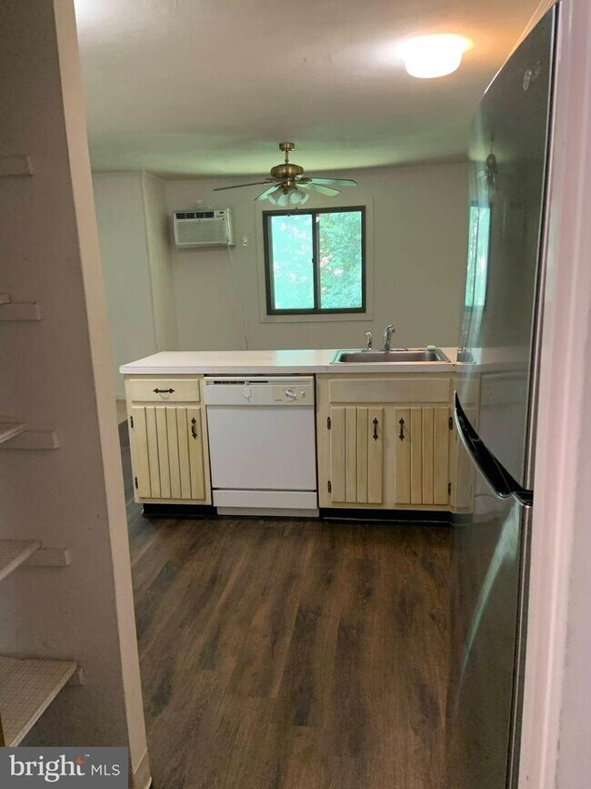400 Campbell Cir Unit G15, Downingtown, PA 19335 Room for Rent in
