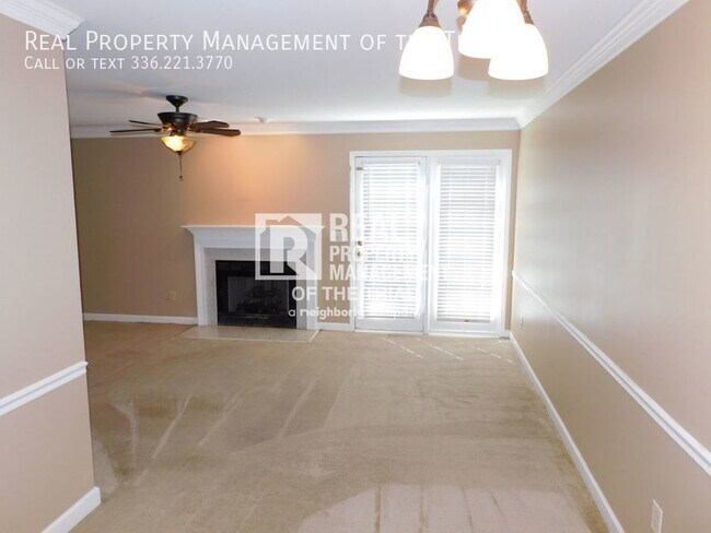 Foto del edificio - Beautiful 2 Bedroom/2.5 Bath in Adams Farm