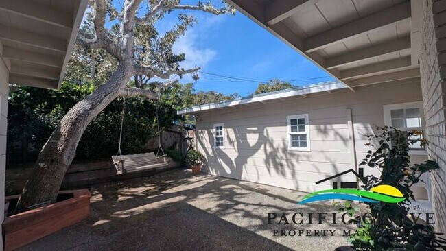 Foto del edificio - Charming New Monterey Home with Bay Views with all utilities included