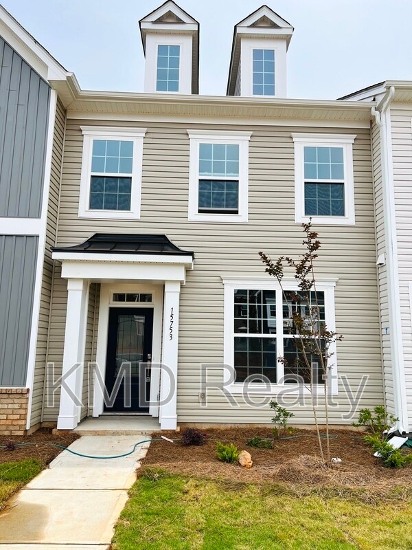 Building Photo - 15753 Country House St