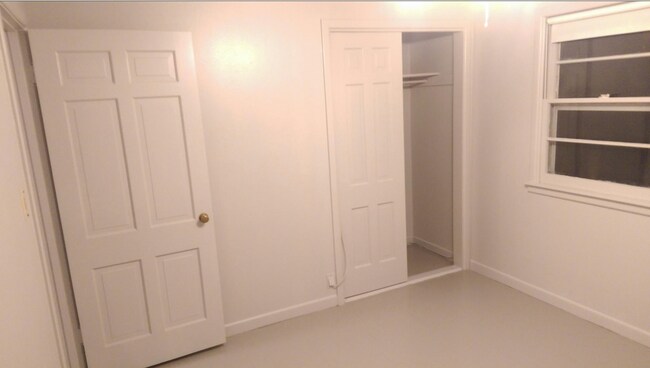 dormitorio (puerta del armario) - 4016 46th St