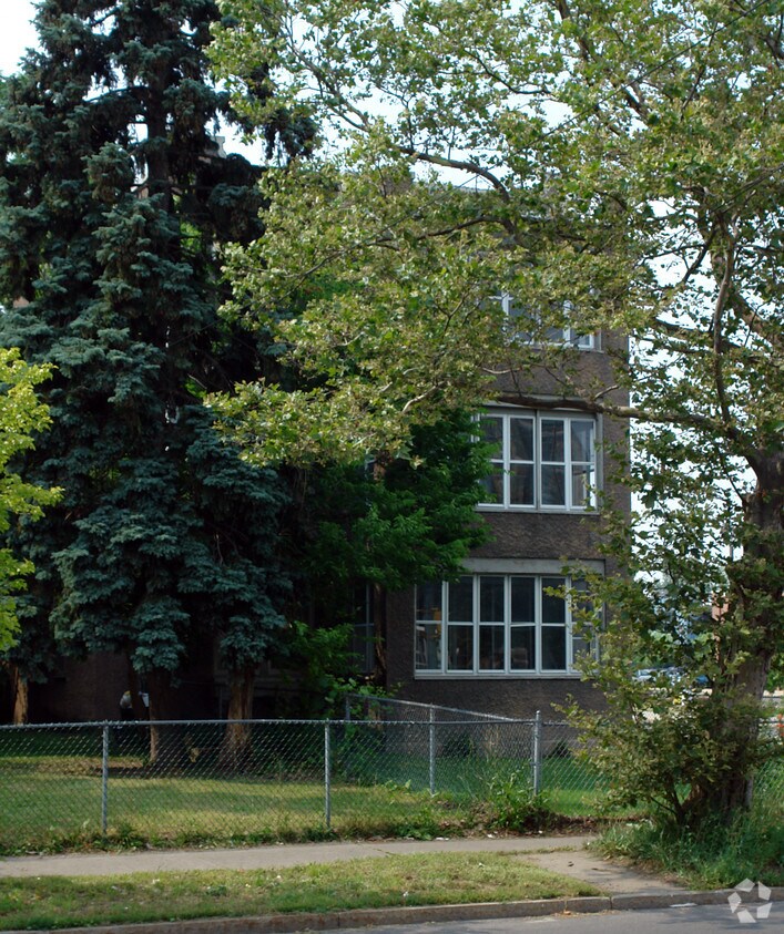 Building Photo - 600 W Onondaga St