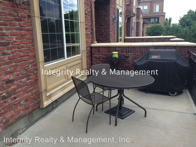 Building Photo - 3 br, 2.5 bath House - 624 Green Ash St Un...
