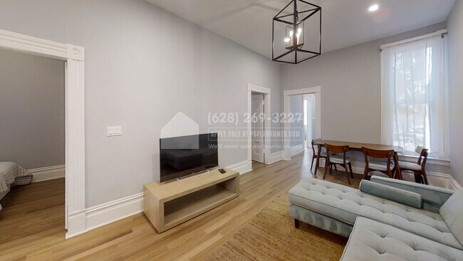 Building Photo - 1411 1/2 Guerrero St