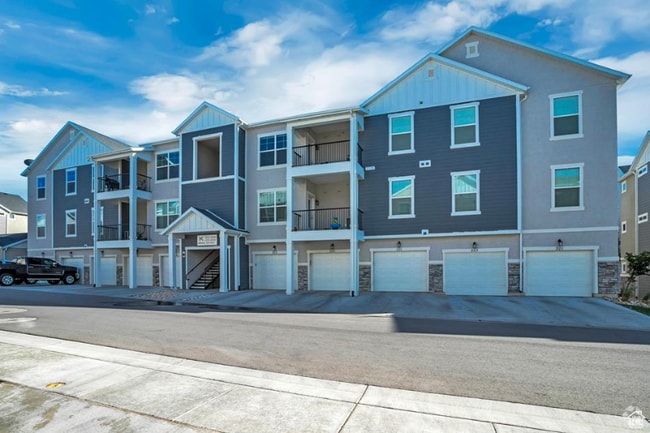 Building Photo - 14654 Bloom Dr