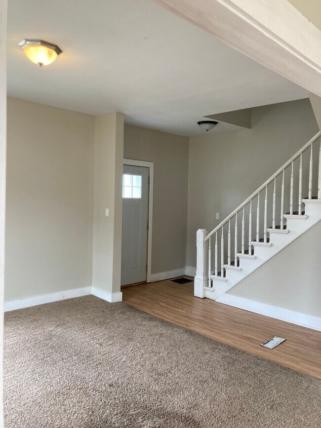 Foto del edificio - Large 4 Bedroom House in Moline