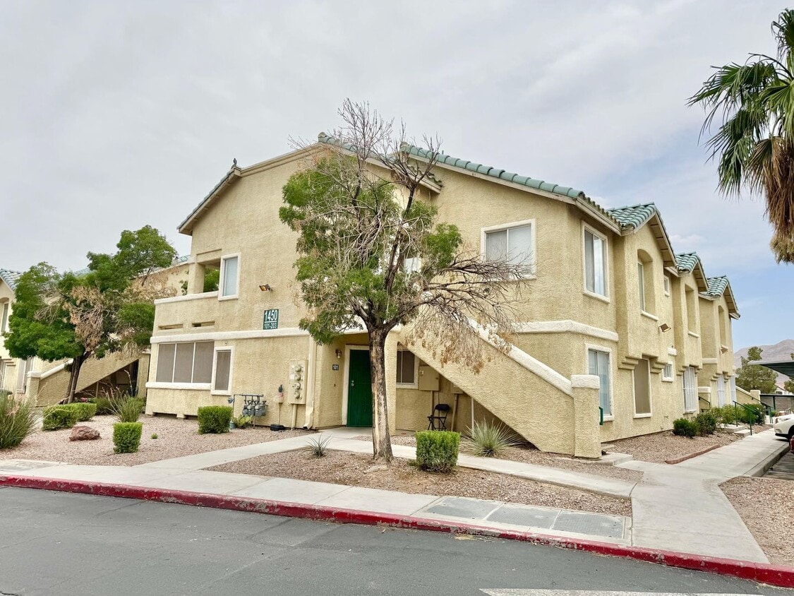 Primary Photo - STUNNING 2 BEDROOM 2 BATH CONDO IN GATED C...