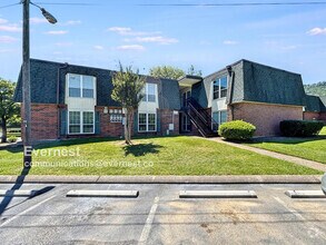 Building Photo - 900 Mountain Creek Rd