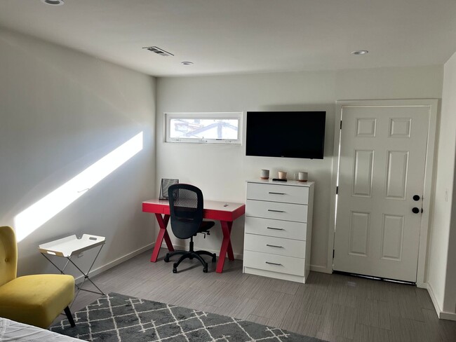 Building Photo - One Time Rental-Notrica