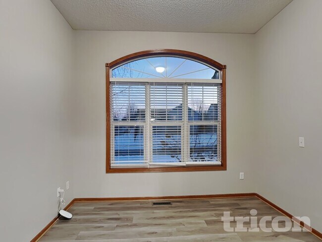 Foto del edificio - 2248 Longhorn Ln