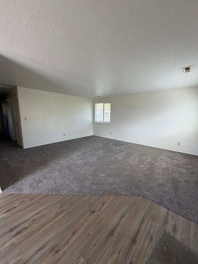 219 NW 12th St