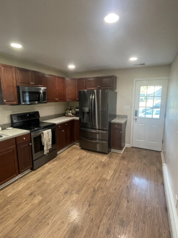 Building Photo - 5915 Rockhold Dr
