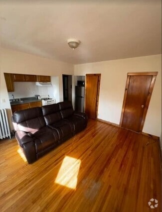 Building Photo - 163 Strathmore Rd