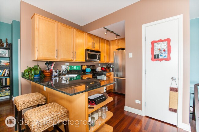 Foto del edificio - 2158 W Grand Ave