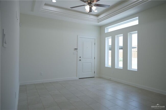Building Photo - 15 S Woodland Dr