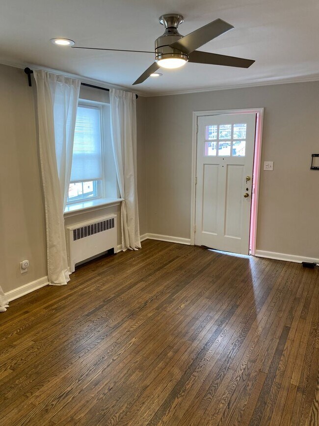 Building Photo - Gorgeous 3-Bedroom Townhouse in Ardmore! A...