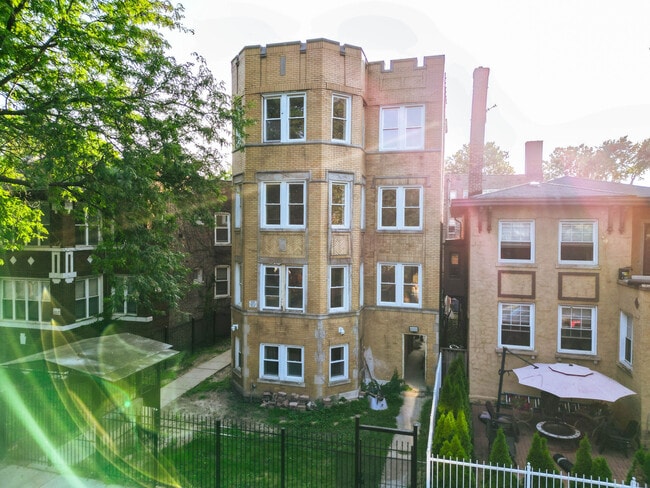 Building Photo - 7948 S Evans Ave
