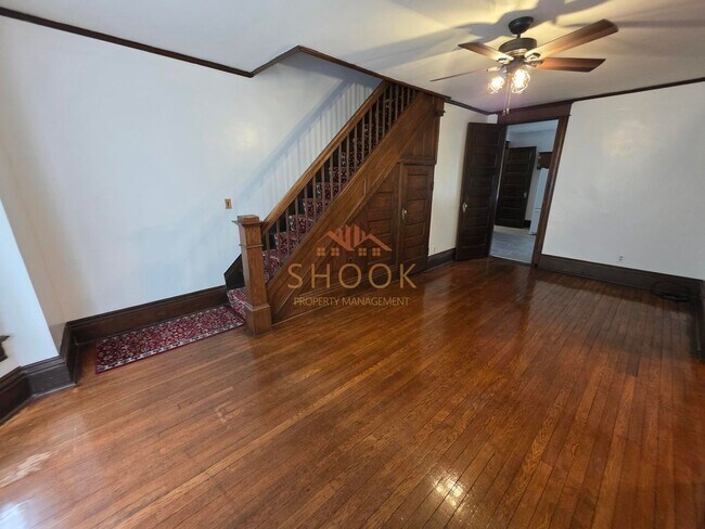 Foto del edificio - Well-Maintained Historic 4 BR Home Close to Campus! Lawn Mowing Included!