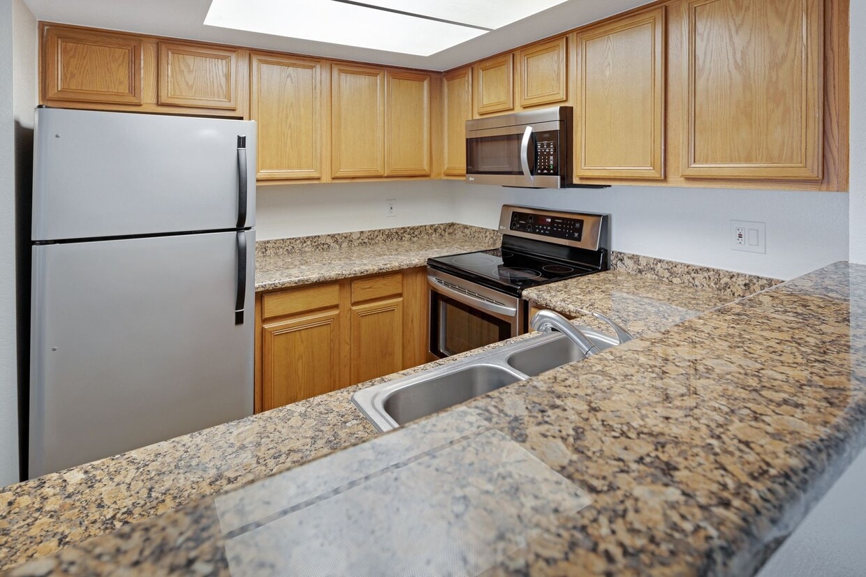 Foto principal - Wonderful 2 bed/2 bath