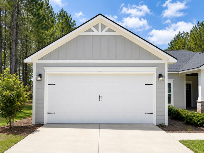 Building Photo - 5 Bedroom Home in West Lee County