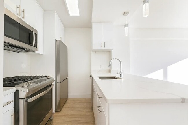 Building Photo - 1735 York Ave