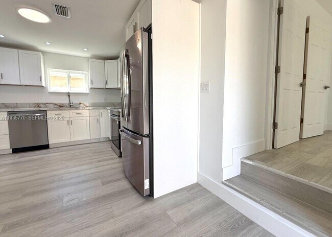 Foto del edificio - 716 NE 7th St