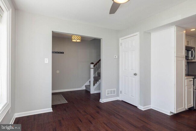 Foto del edificio - 3206 Emerald Pl