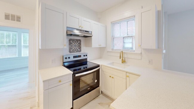 Foto del edificio - 2331-2335 Riverside Ave - 2331-8(R)