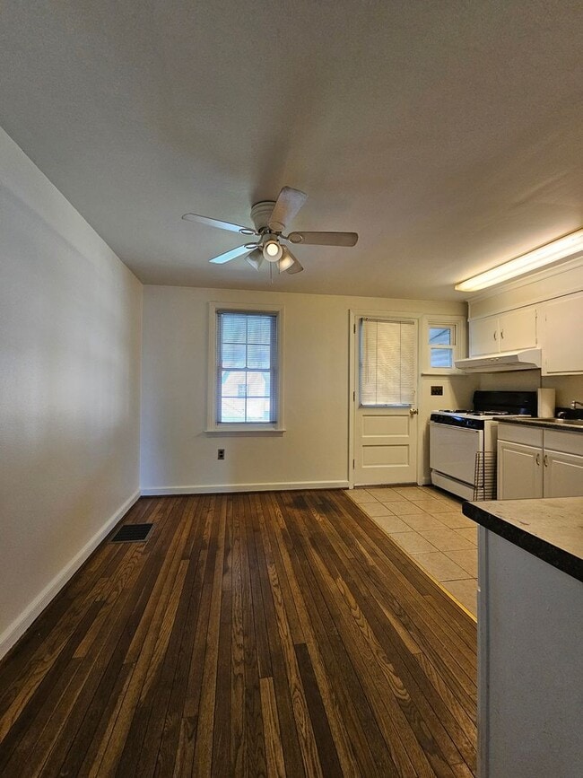 Building Photo - 1041 St Joseph St