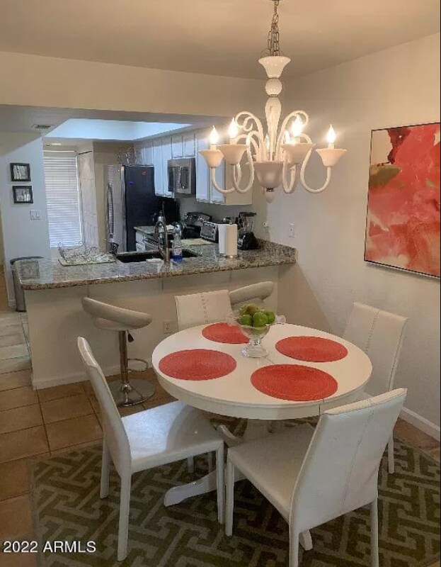 Foto del edificio - 8651 E Royal Palm Rd