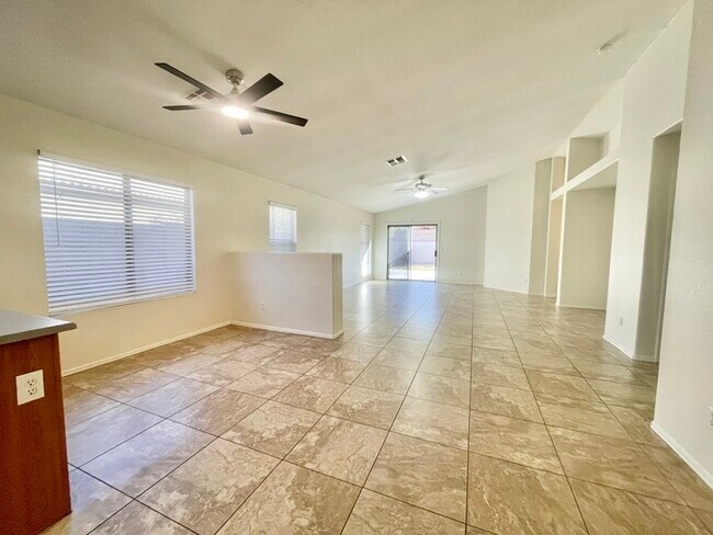 Building Photo - Fabulous 3-bedroom, 2-bathroom home For Rent in Avondale!!