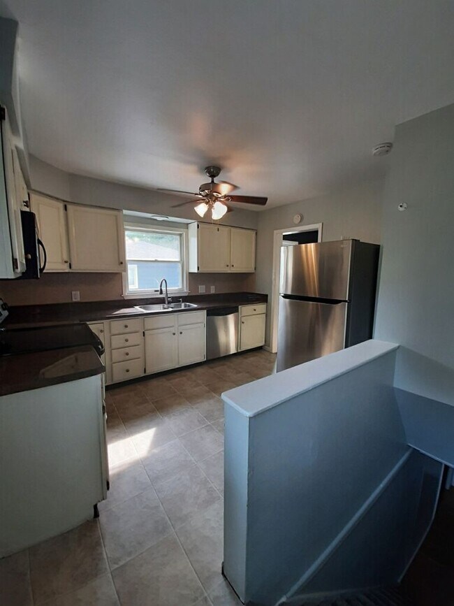Foto del edificio - 3 bed 2 bath, 2 car garage Bettendorf Home!