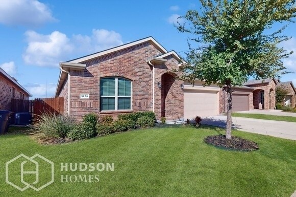 Building Photo - SELF TOUR NOW! - 5200 Sugarcane Ln, Fort W...