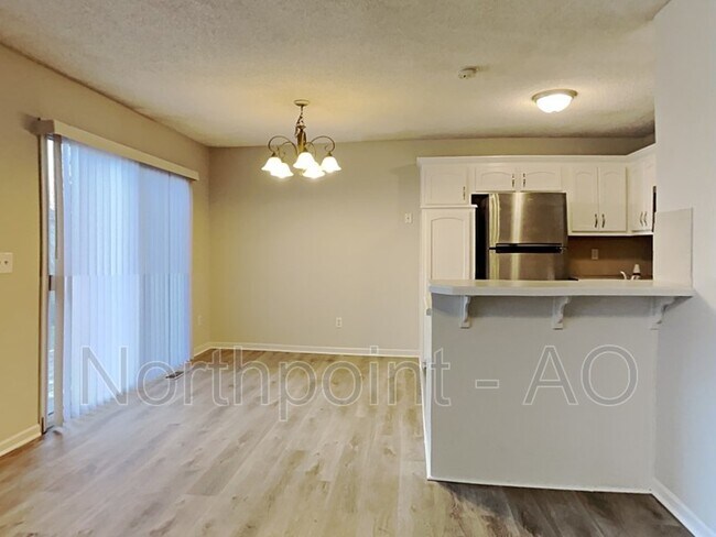 Foto del edificio - 11100 Highview Rd