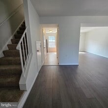 Building Photo - 404 Trefoil Pl