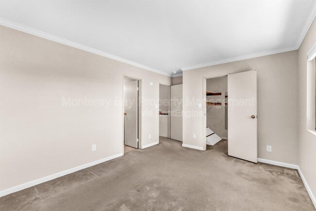 Building Photo - 3137 Seacrest Ave