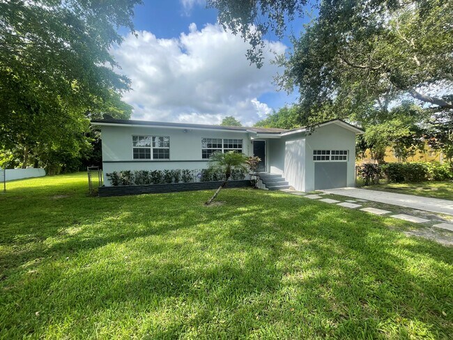 Building Photo - 6022 SW 58th St