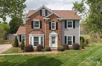 Building Photo - 8425 Hirsch Dr