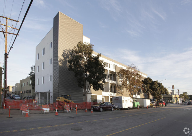 Building Photo - Ocean Breeze Apartments