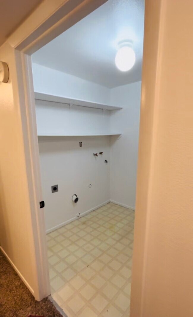 Washroom - 3510 S 300 E