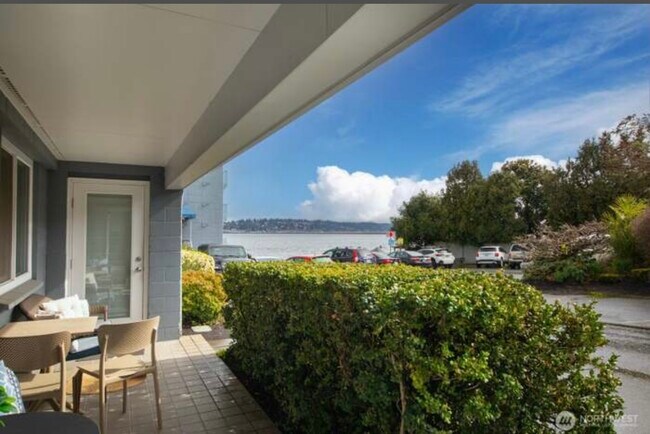 Foto del edificio - 720 Lakeside Ave S