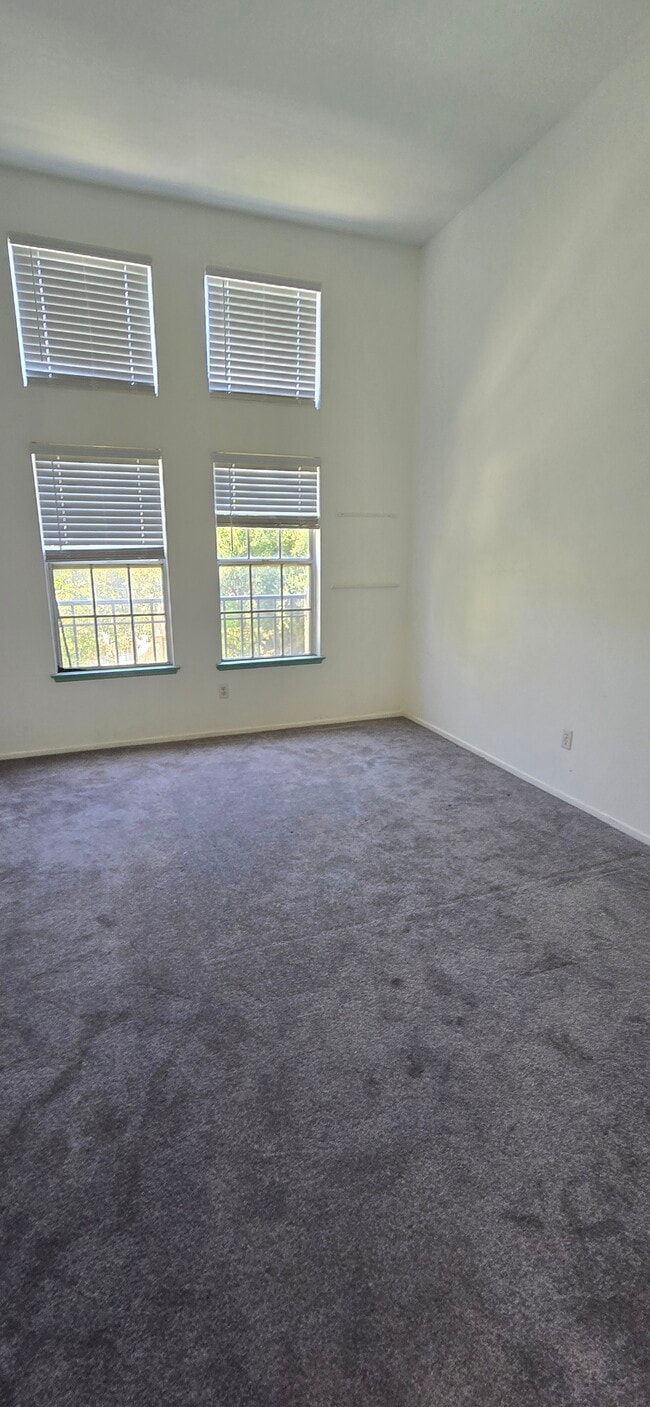 Building Photo - 24155 Del Monte Dr