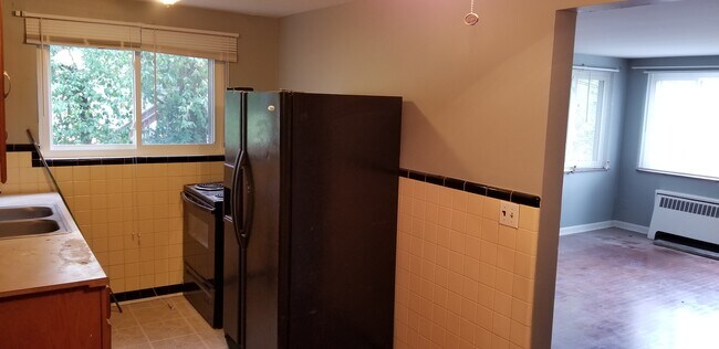 Building Photo - 3959 Kirkup Ave